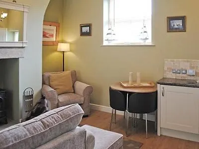Cobweb Cottage Γουίτμπι